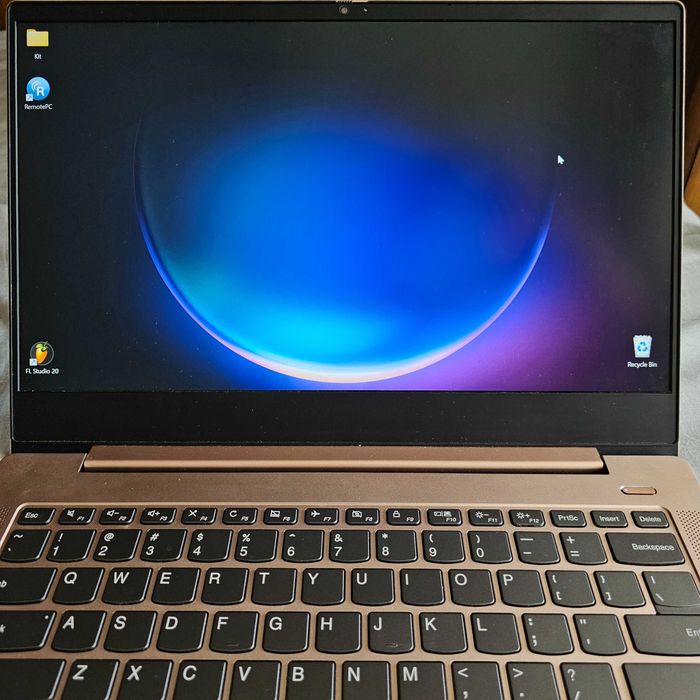 Laptop ultra slim Ryzen 7 | Stare impecabilă | Windows 11 oficial