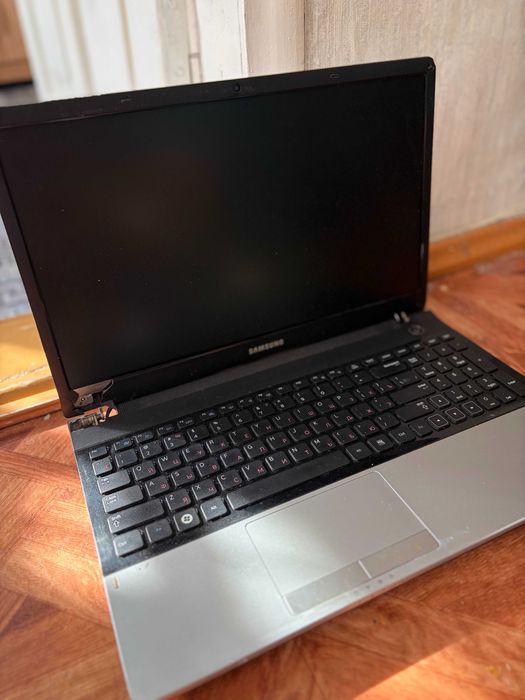 Samsung NP300E5Z-A02KZ