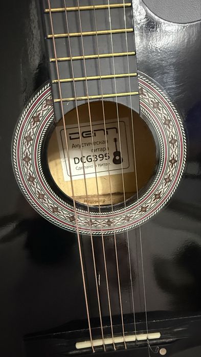 Продаётся акустическая гитара