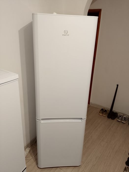 Холодильник Indesit BIA 18 белый