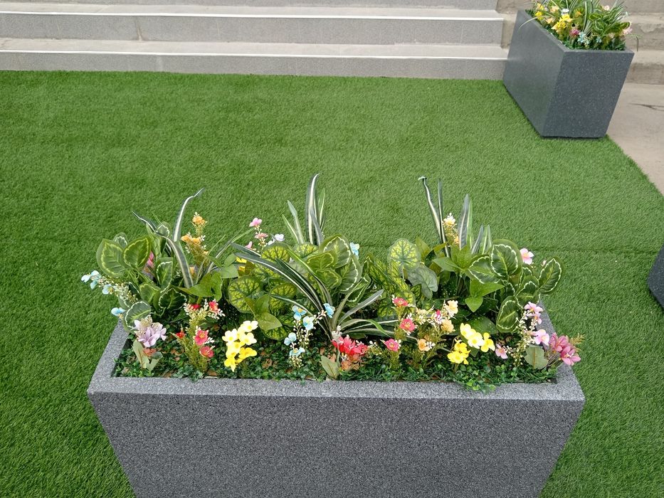 Sun'iy gullar va daraxtlar.