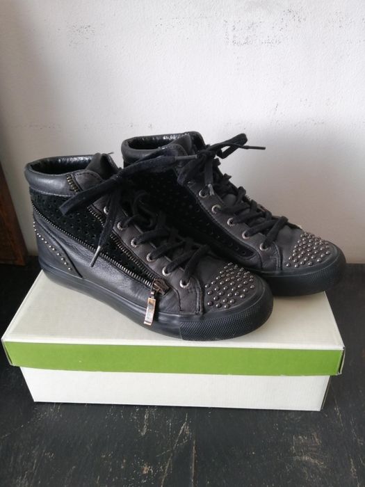 Сникърси GUESS,  естествена