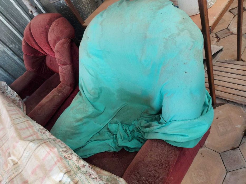 Продам диван с креслами