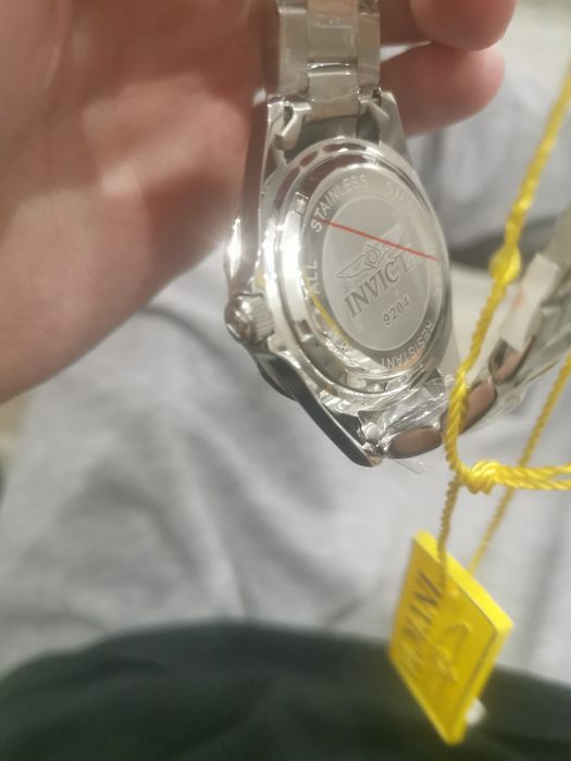 Срочно продам новые оригинальные часы Invicta