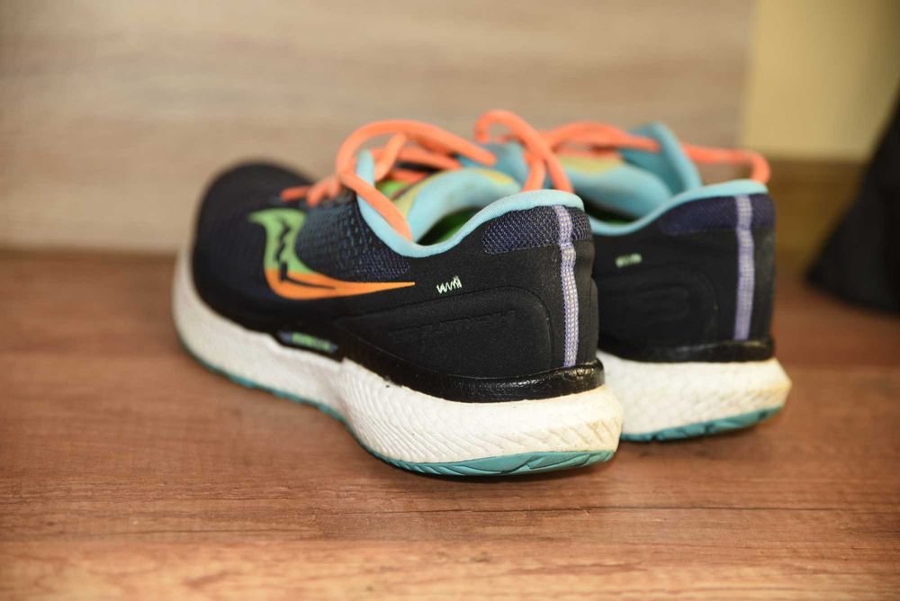 Saucony Triumph 18 оригинални маратонки 44.5 номер