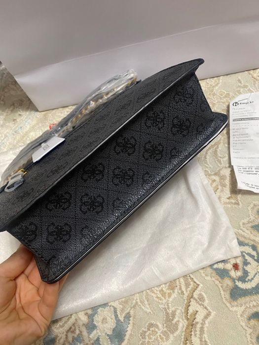 Кросбоди сумка Guess