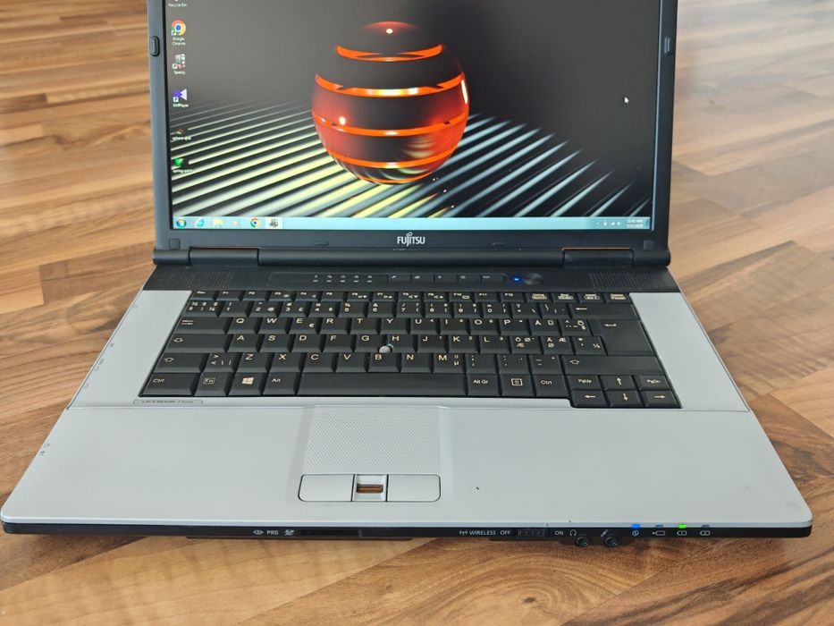 Fujitsu LifeBook E751