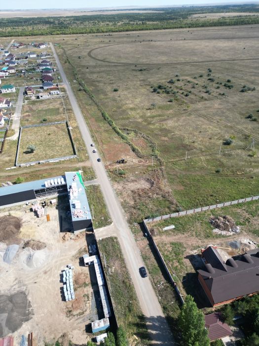 Вдоль асфальта с газом участки