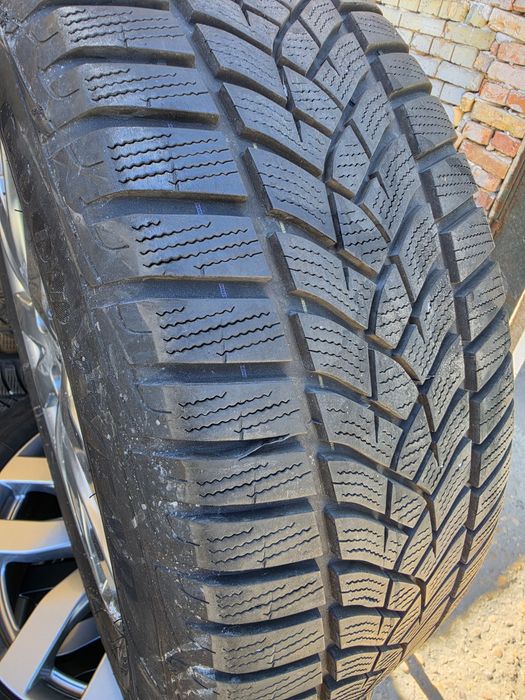 4 бр зимни 225/55/17 Goodyear 21г