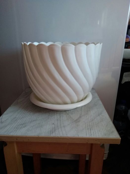 Большой цветочный горшок 5 - 6 л.