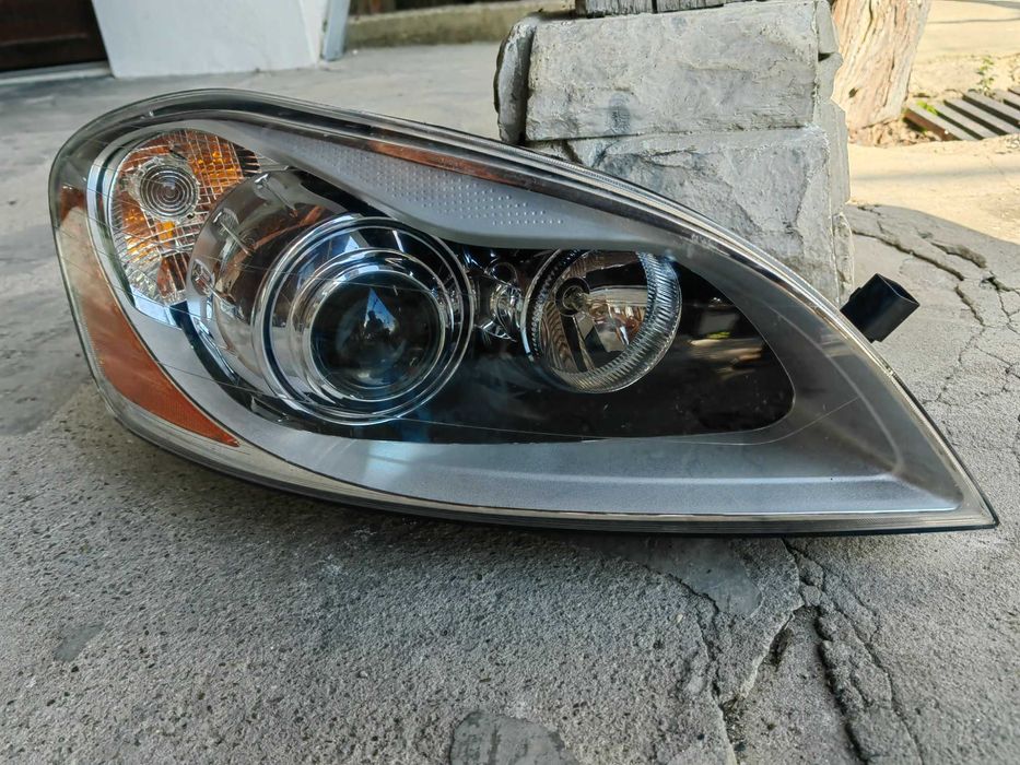 Фар Volvo XC60 Xenon десен / Фар Волво ХЦ60 Ксенонов Оригинален