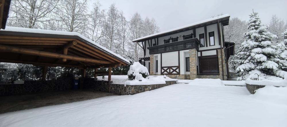 Vilă deosebită la Apa Sărată în Tauții Măgherăuș