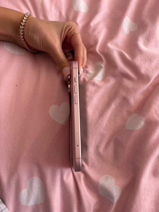 Айфон 15 розов 128GB