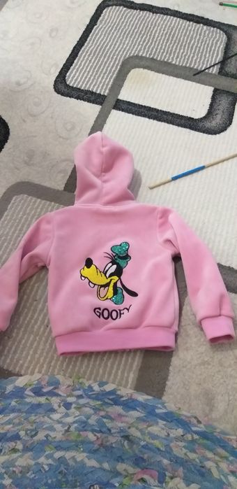 Продам велюровый костюм на девочку