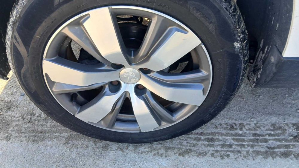 Пежо 2008 , 1,2 бенз . На части