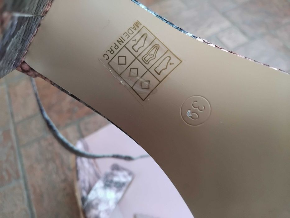 Дамски сандали с ток