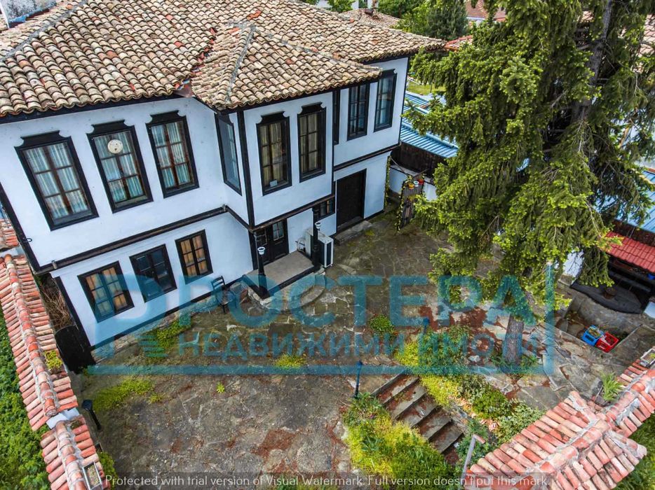 Продава се Къща в Търговище, Център - 276 кв.м за 833 €/кв.м - Снимка #1