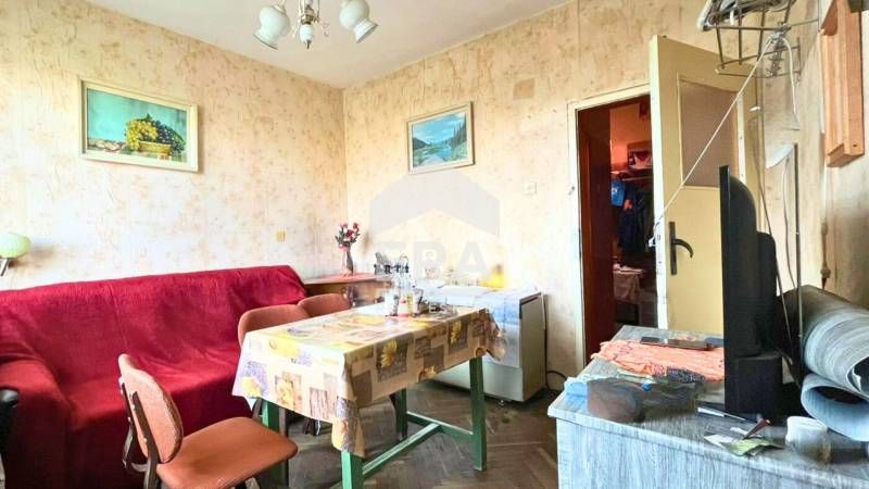 Продава се Четиристаен апартамент в Търговище, Център - 103 кв.м за 837 €/кв.м - Снимка #2