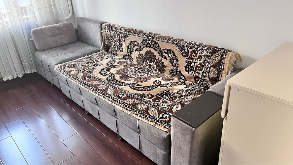 Диван и стулья в хороше качестве