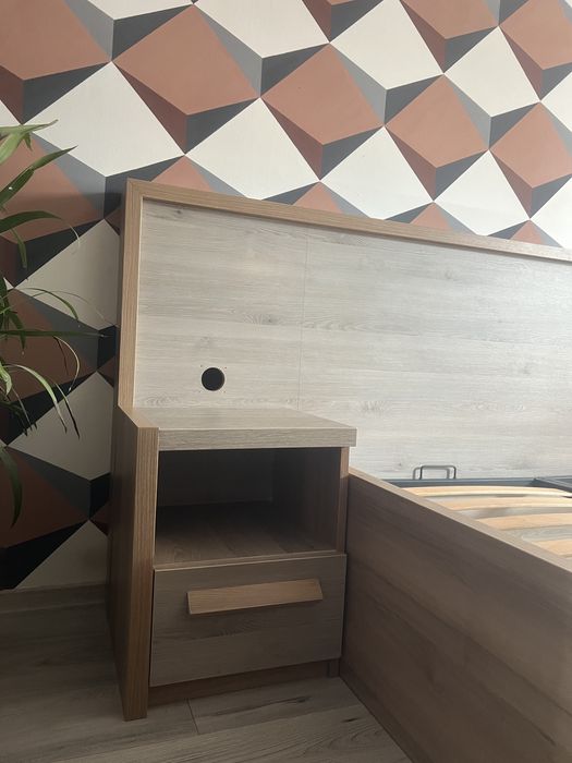 Pat matrimonial 180x200 cu tablie si noptiere integrate-design modern