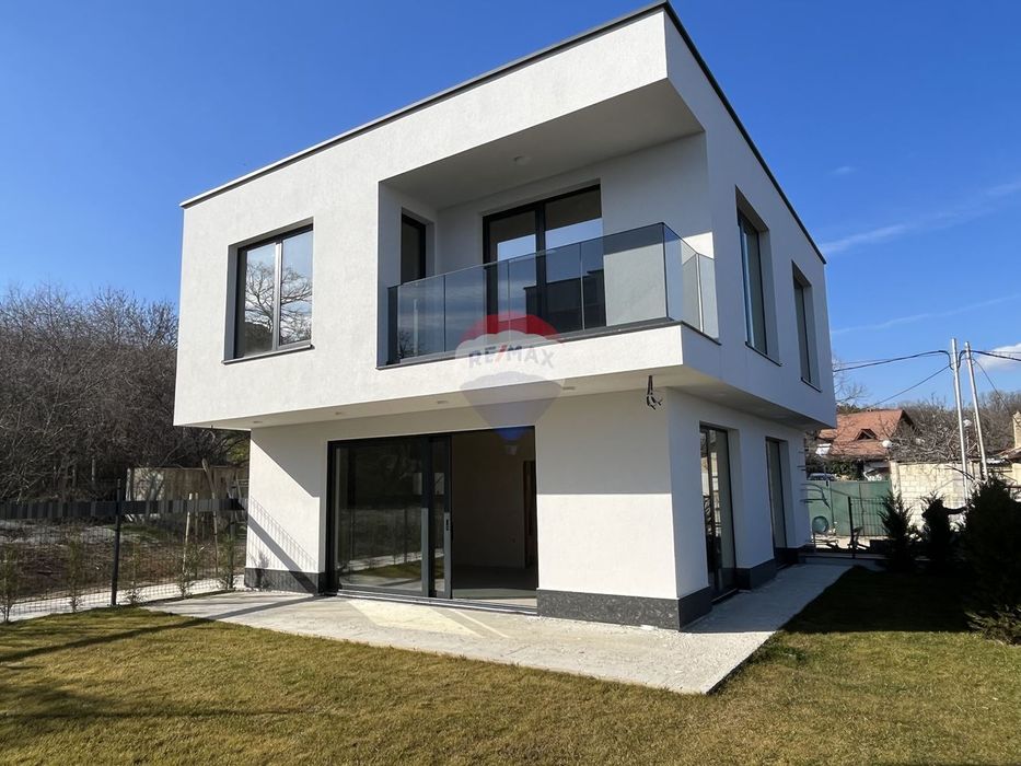 Двуетажна къща с морска панорама, м-ст Манастирски рид, гр. Варна ТМ