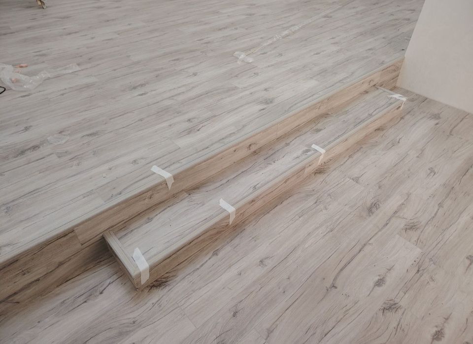 Укладка ламината, наливной пол