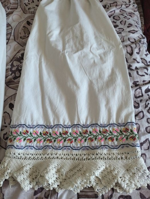Poale costum popular