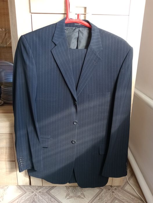 Мужские костюмы.