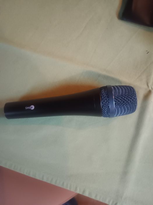 Microfon E945  cu fir