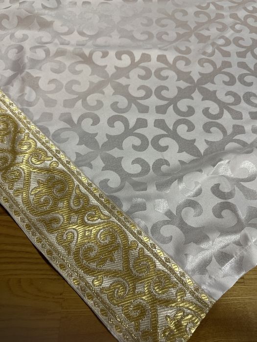 Ақ жол ұзатуға тігілген. Белая дорожка для проводов невесты.