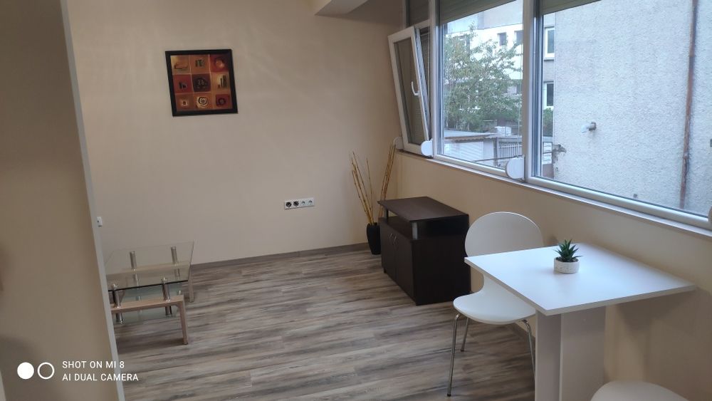 Дава се под наем Едностаен апартамент в Шумен, Пазара - 30 кв.м за 204 € - Снимка #1