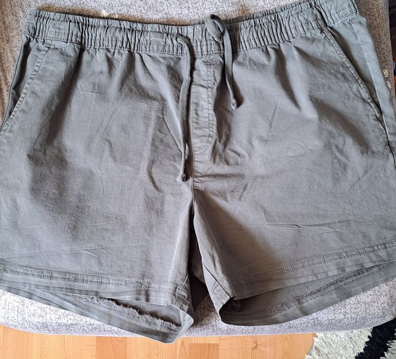 Pantaloni scurți de barbati