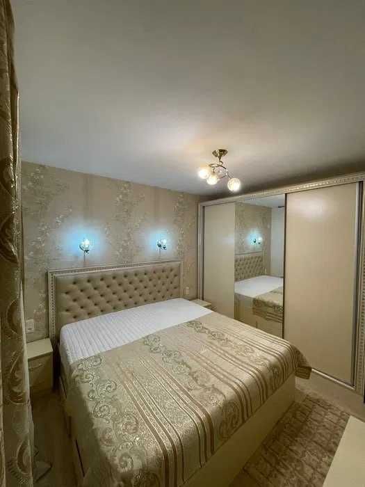 Сдаётся срочно 2 комнатная квартира на метро Максима горького