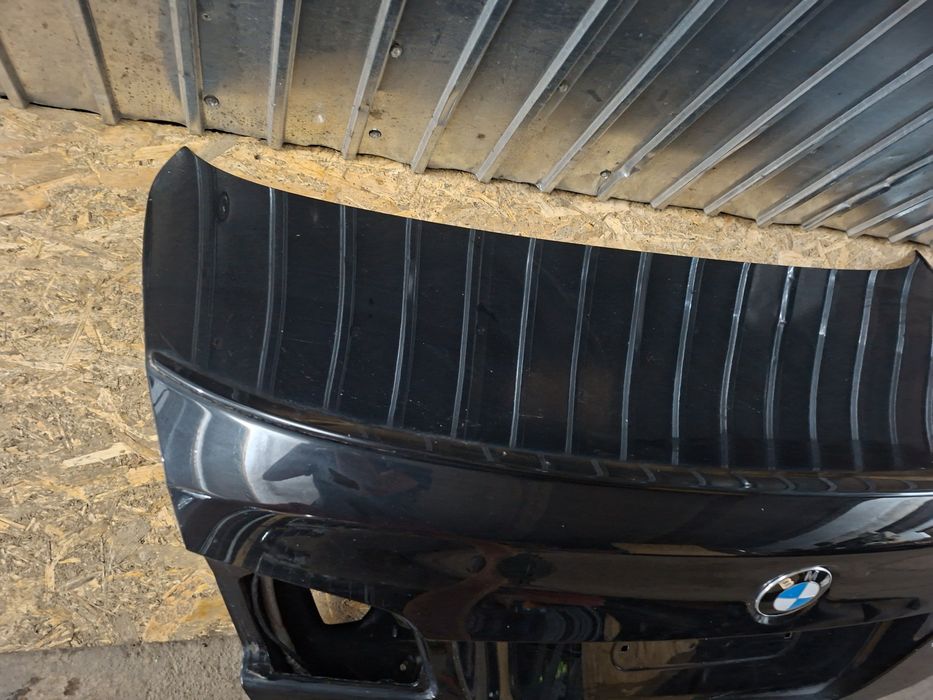 Portbagaj BMW F10 Nonfacelift culoare 475 Black Sapphire Metallic cu eleron
