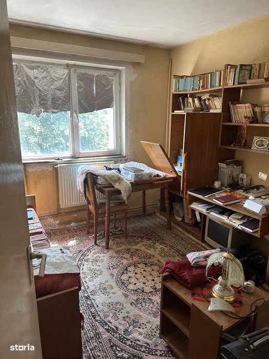 Vand apartament cu 4 camere in zona Calea Bucuresti.