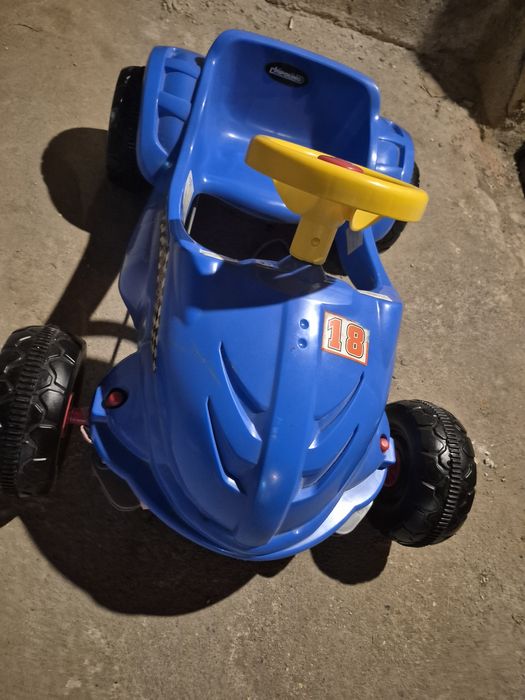 Chipolino Чипи - Детска кола с педали
Това е детска кола с педали,коят