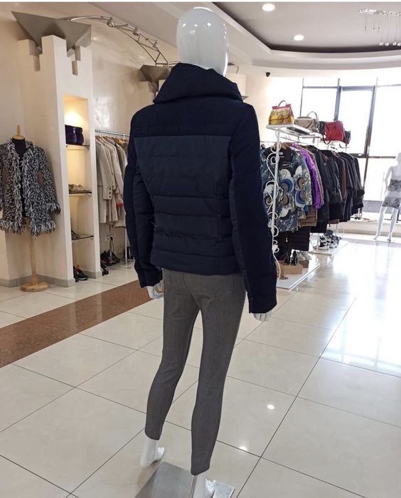 Продам куртку пуховик Emporio Armani