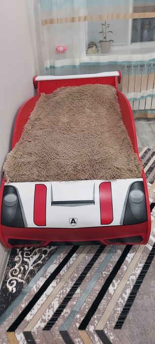 Детская кровать машинка