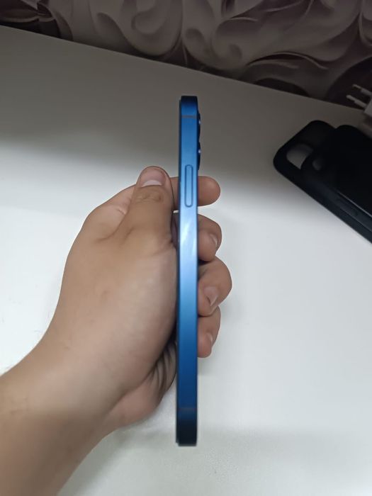 Продам Iphone 12