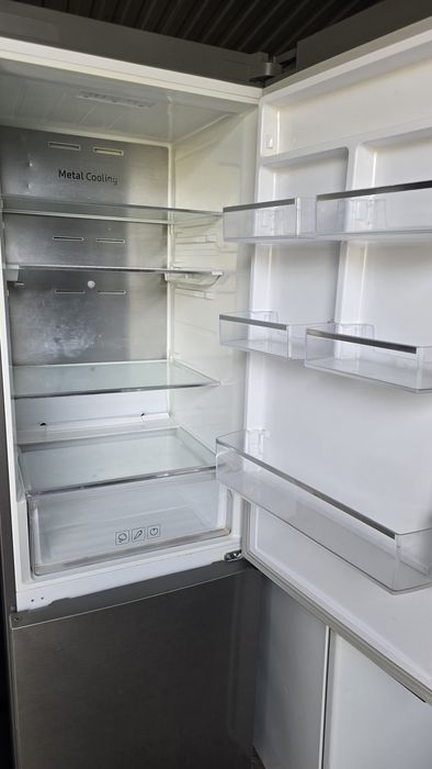 Срочно продам два рабочий холодильник