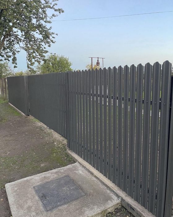 Garduri din sipca metalica, panouri stil jaluzele, tabla, plasa si BCA