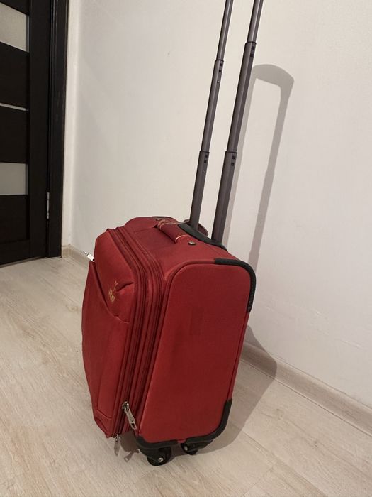 продаются 2 чемодана