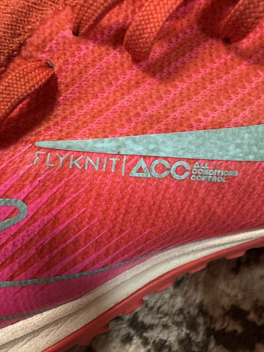 Футболни обувки за изкуствен терен