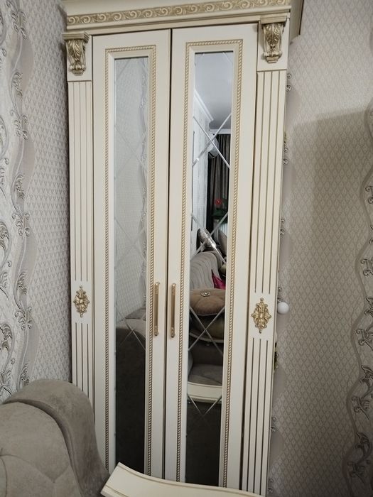 Шкаф с полками!!!