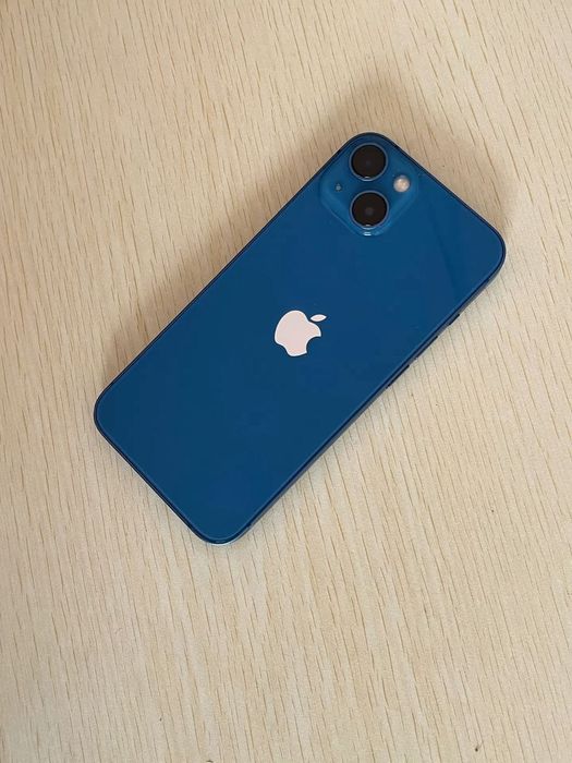 iPhone 13 сини цвет