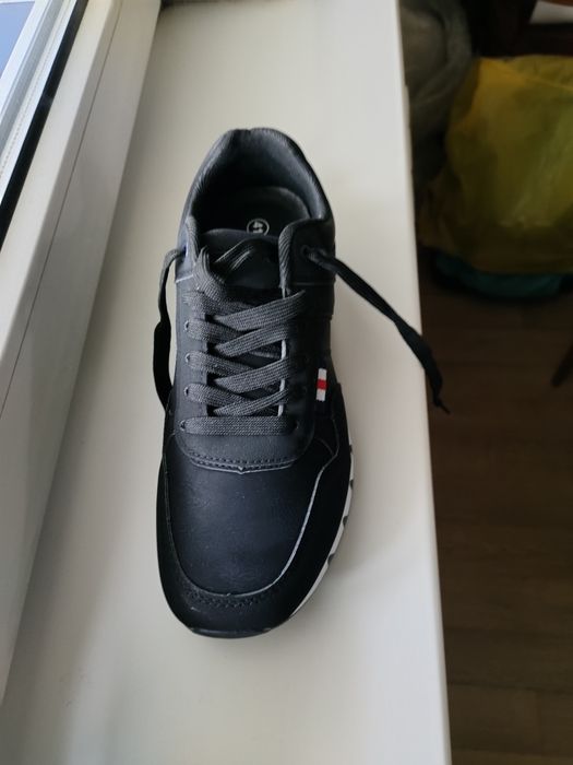 Продам кроссовки, р.41