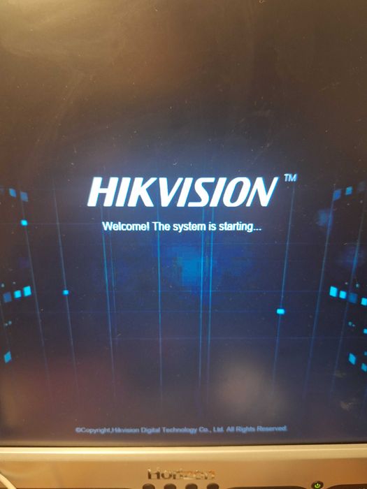 Vand DVR 16 canale Hikvision DS-7116HQHI-K1 Full HD Turbo HD 4.0 / AHD. In stare perfecta de functionare !