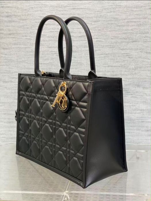 Дамска чанта Medium Dior Book Tote естествена кожа