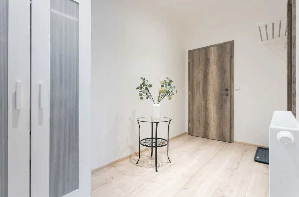 Дава се под наем Двустаен апартамент в Пловдив, Кършияка - 70 кв.м за 350 € - Снимка #2