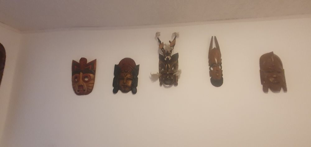 Vând colecție măști lemn
